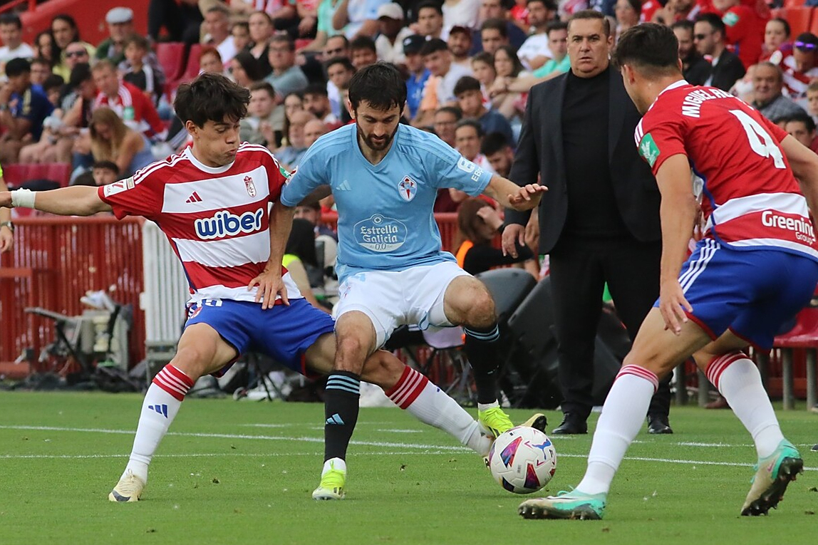 开云体育最新网址莱万多夫斯基在SKT比赛中逆转，出色防守引发热议！的简单介绍